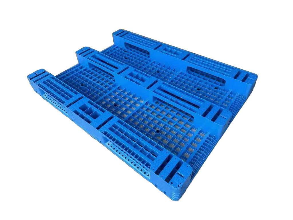 BH1612 plastic pallet bottom view showing runner layout