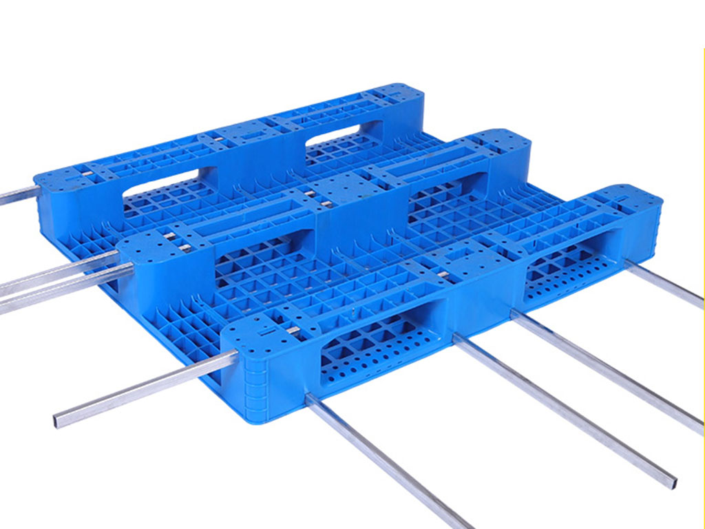 Grid deck 3-runner plastic pallet steel tube layout