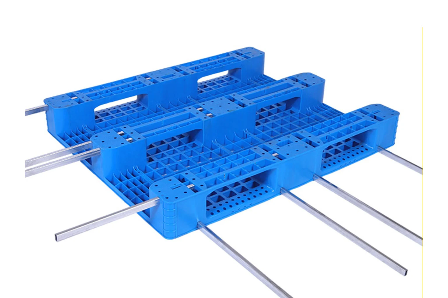 Underside of a blue three-runner plastic pallet showing rectangular steel reinforcement tubes